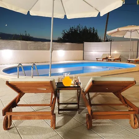 Luna Villa